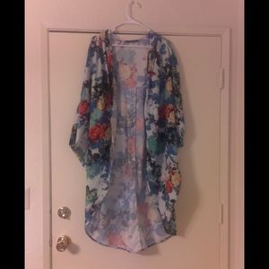 Signature 8 Floral Kimono 100% polyesters
